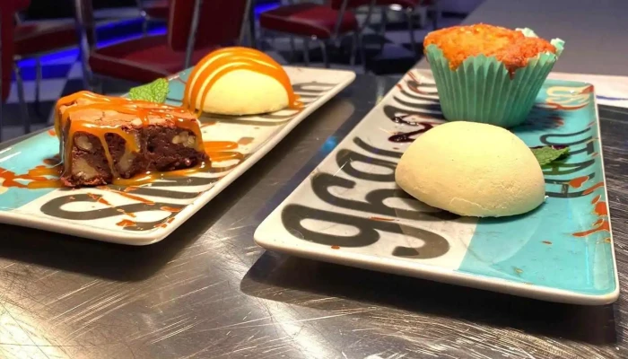 10w40 Bistro Route 44 Diner Cake Escape Essen Und Trinken - Füllinsdorf