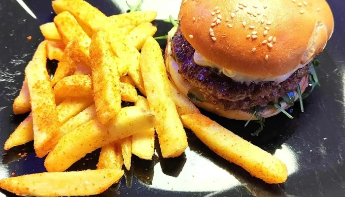 10w40 Bistro | Route 44 Diner & Cake Escape - Füllinsdorf