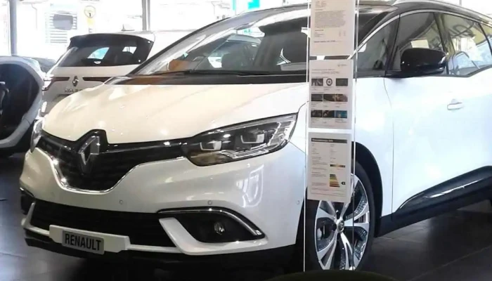 Autors Giubiasco Renault Innenansichten - Giubiasco