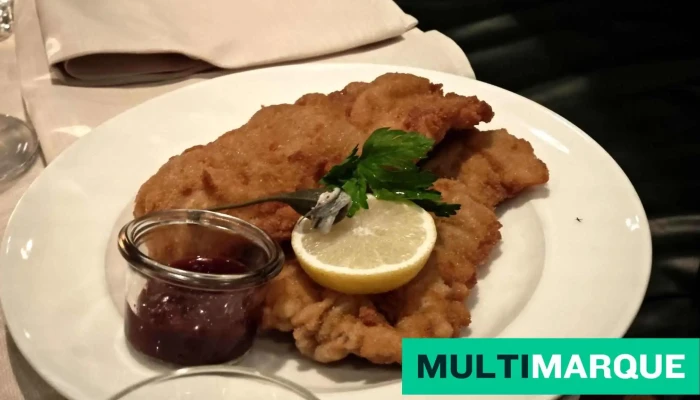 Brasserie Bar Und Event Volkshaus Basel Wiener Schnitzel - Basel