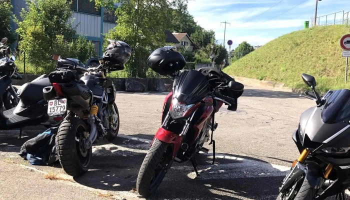 Bruderwerk Die Motorradfahrschule Fur Strassen  Und Offroad Trainings Meinungen - Münchenstein