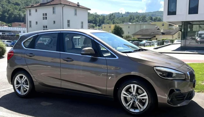 Carrozzeria Estrocar Sa La Stampa -  Fotos - Lugano
