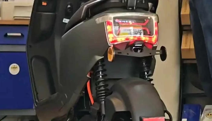 E -  Scooter Pannenhilfe Basel E -  Scooter E -  Roller Showroom Reparatur Werkstatt Motorroller - Basel