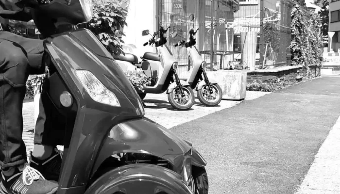 E -  Scooter Pannenhilfe Basel E -  Scooter E -  Roller Showroom Reparatur Werkstatt Neueste - Basel