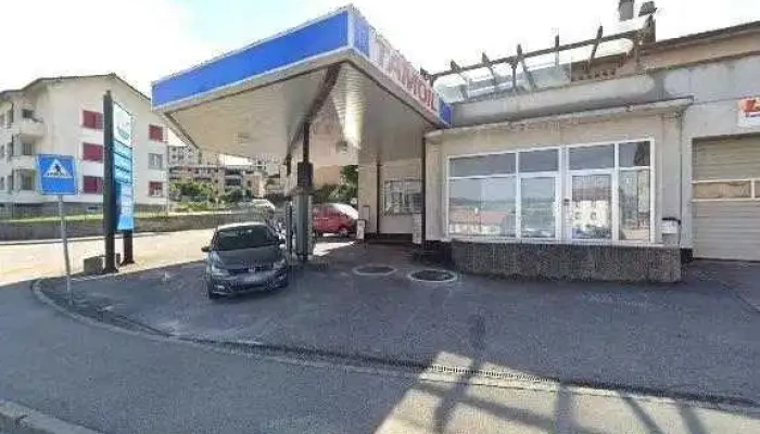 Garage Gloryland Sebajdin Zogaj Street View 360deg Fotos - Romont
