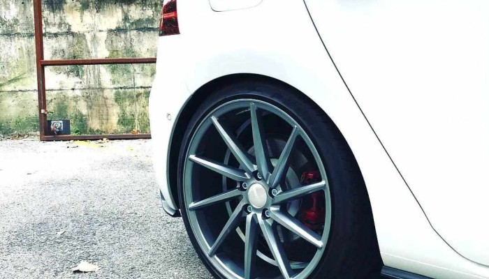Garage Mglmotorsport Revo Authorised Dealer Vom Inhaber - Lugano
