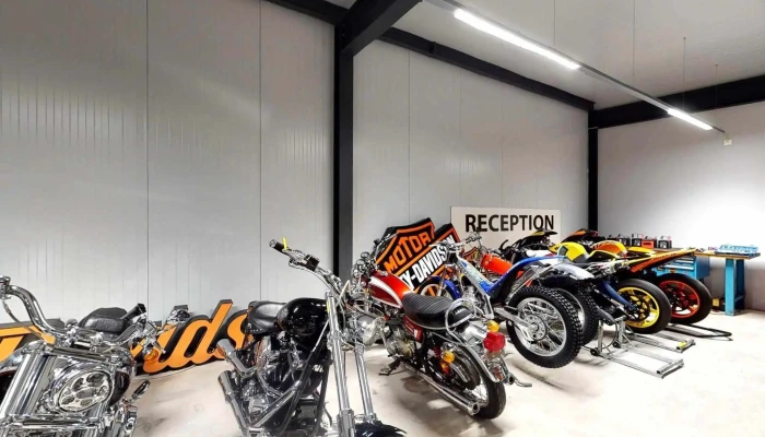 Harley -  Davidson Fribourg Innenansichten - Rossens