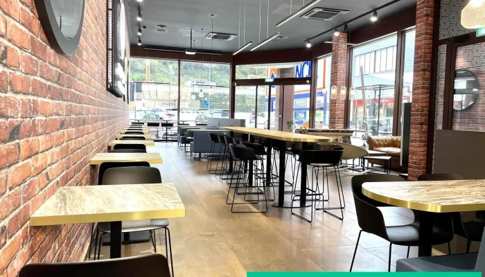 Holycow Gourmet Burger Co Grancia Atmosphare - Grancia