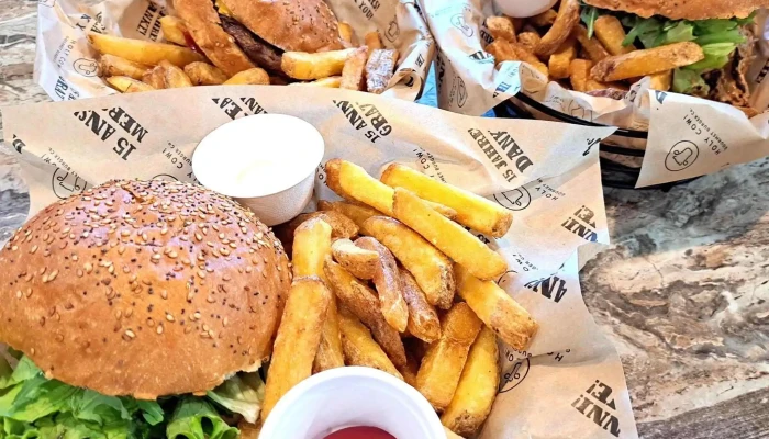 Holycow Gourmet Burger Co Grancia In Meiner Nahe - Grancia