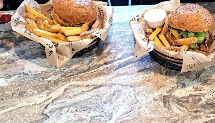 Holycow Gourmet Burger Co Grancia Wegbeschreibung - Grancia