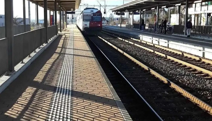 Ins, Bahnhof - Schweiz