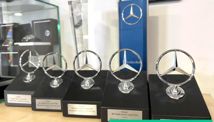 Mercedes -  Benz Automobili Sa Vezia Innenansichten - Vezia