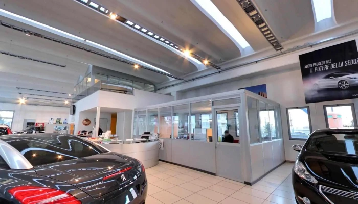 Nuova Garage Giorgio Sa Cadenazzo -    Fiat Abarth E Alfa Romeo Innenansichten - Cadenazzo