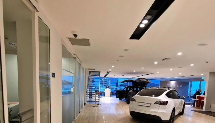 Tesla Center Bellinzona Cadenazzo -  Jetzt Geoffnet - Cadenazzo