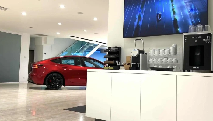 Tesla Center Bellinzona Cadenazzo -  Tesla Schauraum - Cadenazzo