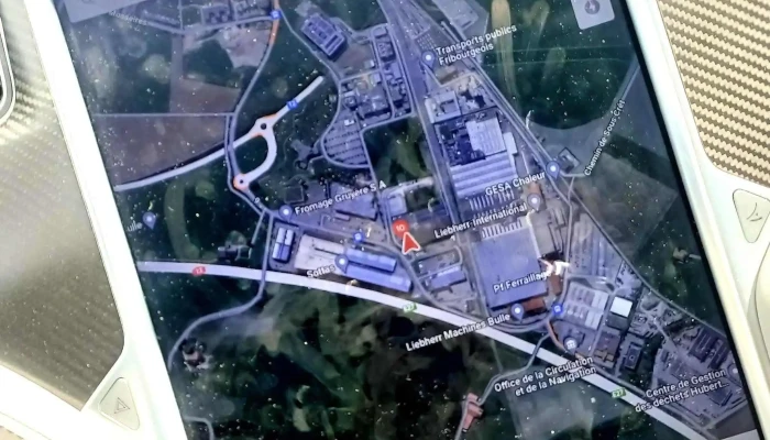 Tesla Supercharger -  Jetzt Geoffnet - Bulle
