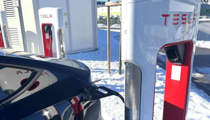 Tesla Supercharger -  Ladestation Fur Elektrofahrzeuge - Bulle
