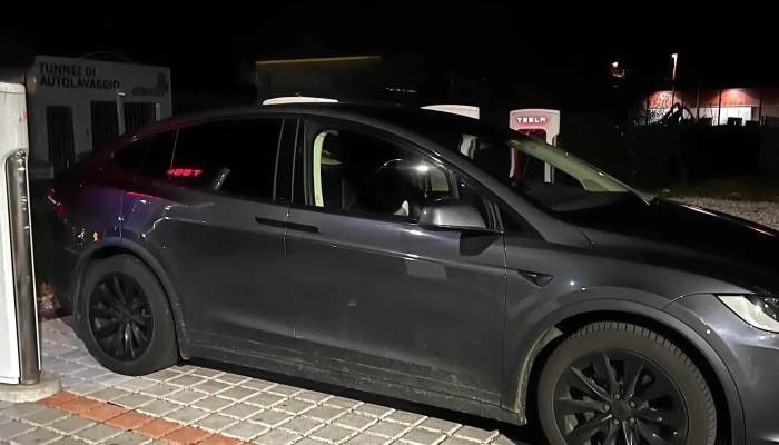 Tesla Supercharger -  Nummer - Cadenazzo
